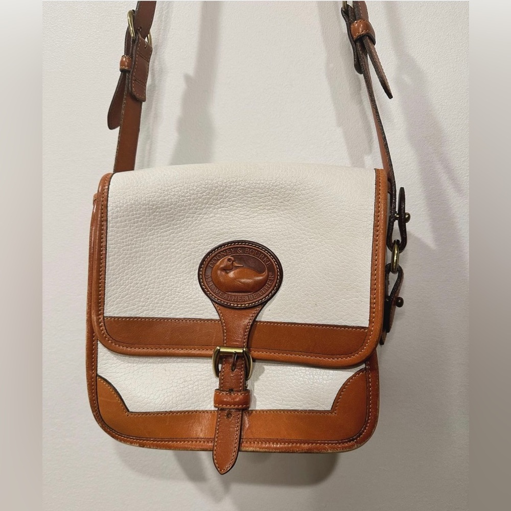 Vintage 90’s Dooney and Bourke leather shoulder strap purse 8”x8” white and tan